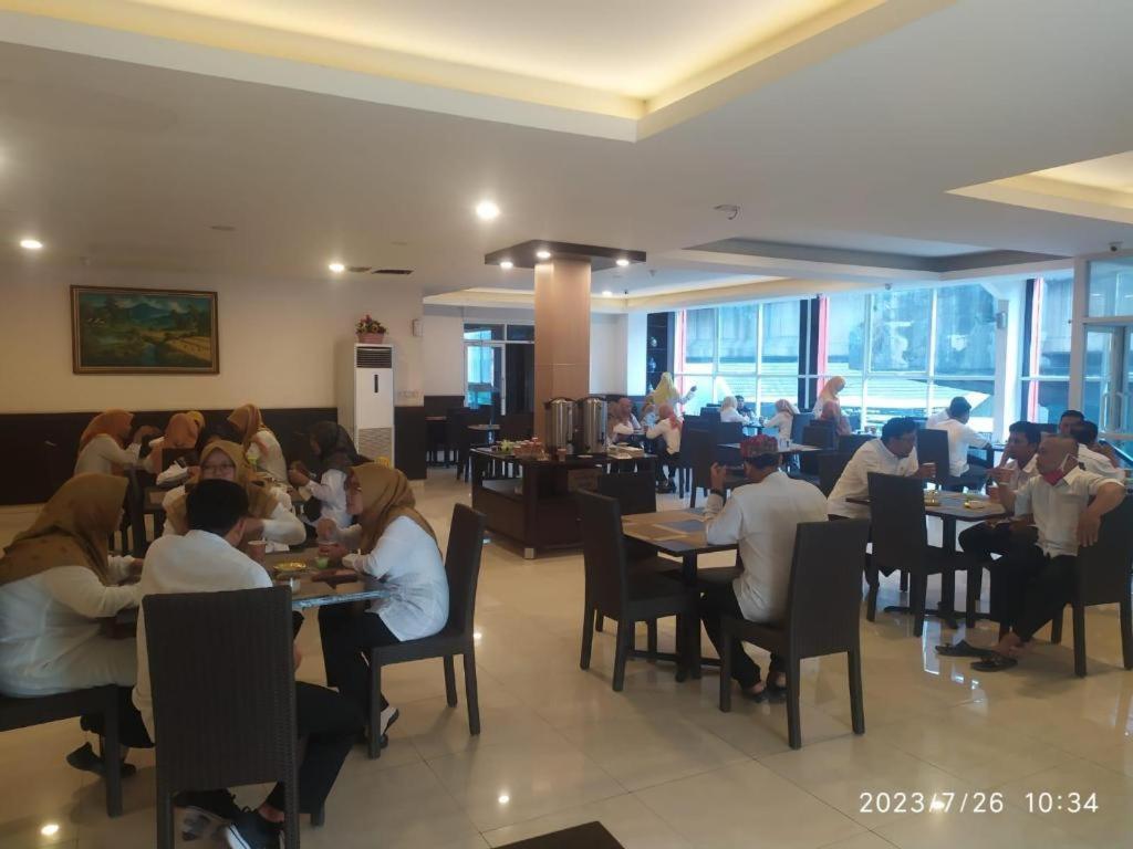 Paris Day Hotel Pamanukan Hilir Exterior photo